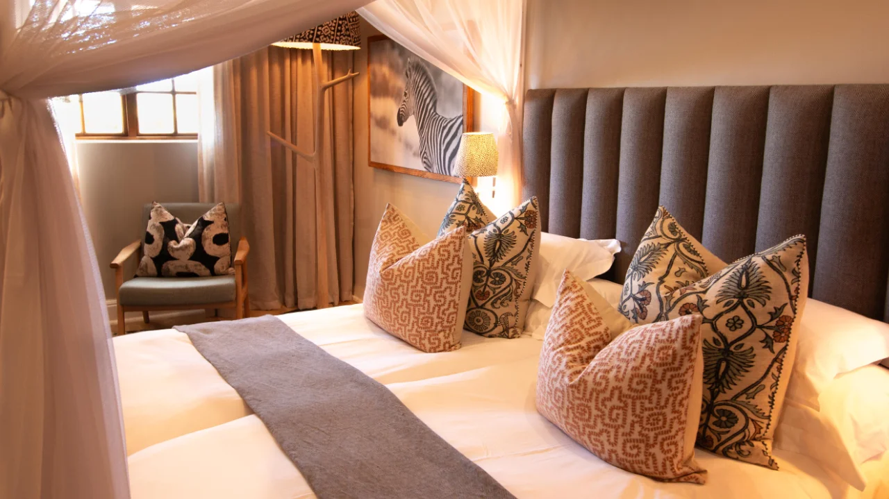 ROOM ROOM